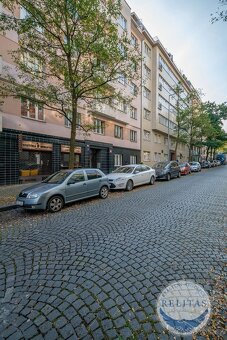 Pronájem bytu 1+kk 31 m², u stanice metra Flora - 11
