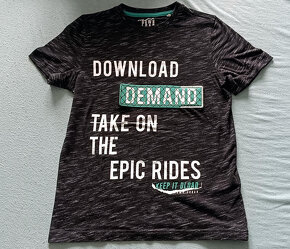 Oblečení po dětech - trička a tepláky - 11