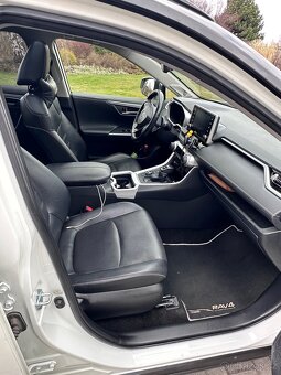 Toyota Rav 4 Hybrid plná výbava JBL, střešní okno tažné - 11