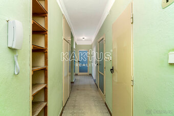 Prodej bytu  3+1 (63 m2) s prostorným balkónem, os. vlastnic - 11
