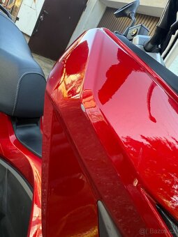 Skútr SYM Jet X 125i – 970 km, 2022, jako nový + kufr SHAD - 11