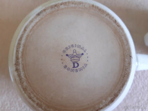 Hrnky porcelánové a talířky - 11