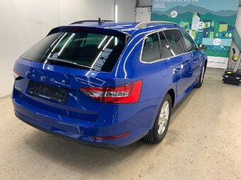 Skoda Superb Combi 2.0 TDI - 11