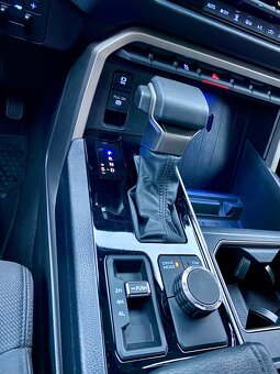 Toyota Tundra 3.5 SR5 4x4 Biturbo automat, rok 2022, 19 tkm - 11
