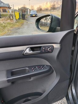 Volkswagen Touran - 11