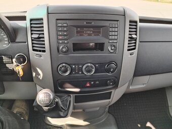 Volkswagen Crafter, 7 míst, dvojitá zadní kola, valník - 11