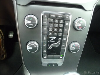 Volvo V 40 2.0 D2 ECO KINETIC vozidlo po prvním majiteli - - 11