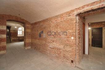 Obchodní prostor, 105m2, -1. podlaží, samostatný vchod, ul.  - 11