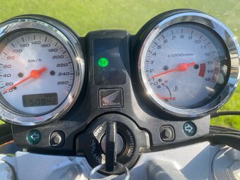 Honda CB600F Hornet - 11