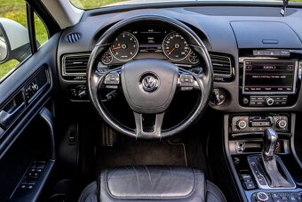 Volkswagen Touareg II 3.0 V6 Premium 4XMOTION /SPLATKY - 11