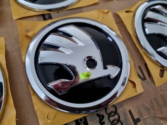 ORIGINAL ZNAK SKODA - ROVNY pro SKODA SUPERB - 11