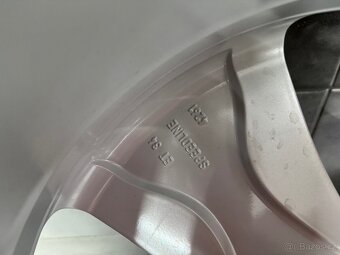 ORIGINÁLNÍ ZIMNÍ ALU SADA AUDI E-TRON R19 - 11