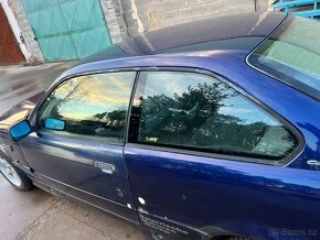 BMW E36 318is Coupe M44B19 MontrealBlau - 11