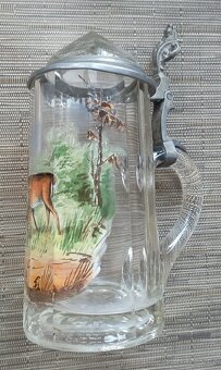 Starožitný skleněný korbel s mysliveckým motivem - 11