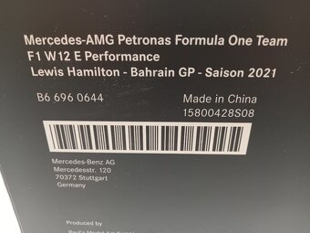 F1 MERCEDES W12 HAMILTON VÍTĚZ BAHRAINU 2021 MINICHAMPS 1:18 - 11