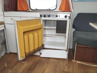 Karavan Knaus 400 na pevné stání - 11