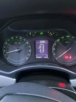 Škoda Octavia II 1.6 MPI - 11