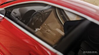 Model Audi RS4 (B7) Misano Red 2005 1:18 Otto Mobile - 11