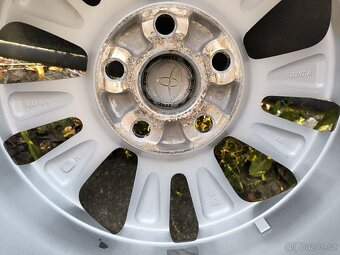 ALU kola Toyota Corolla 5x114,3 R17, Originál,pneu 7mm - 11