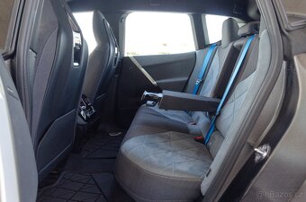 BMW iX xDrive40, Masáž, H&K, Tažné, DPH - 11