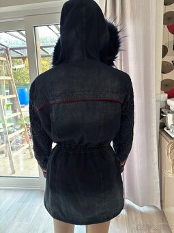 Podšitý džínový kabátek Desigual s kapucí - 11