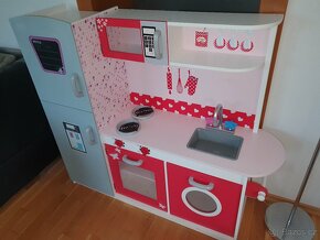 Dětská červená kuchyňka - 11