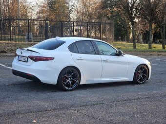 Alfa Romeo Giulia 2.0TB Q2 285HP Pogea / Performance Pack - 11