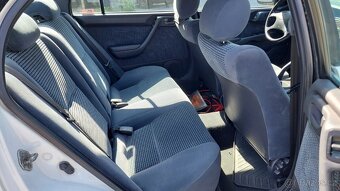 Toyota Carina E 1.8, 178tis km, výhřev čel. skla, el. šíbr - 11
