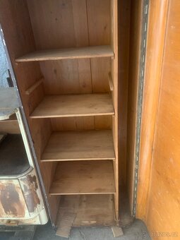 Prodám staré skříně noční stolek skříňku na léky a bedny - 11
