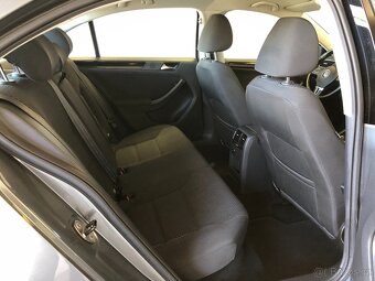 VOLKSWAGEN JETTA 1.2TSI - 11