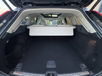 Volvo XC60 B4 mHEV Inscription AWD, Plna vybava, Masaz, Pano - 11