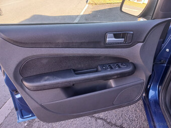 Ford Focus Com 1.8i KLIMA - 11