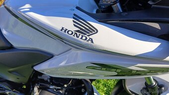 Honda CBF 125 najeto 9425 km  - 11