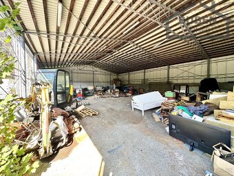 1/2 spoluvlastnického podílu areálu s administrativní budovo - 11