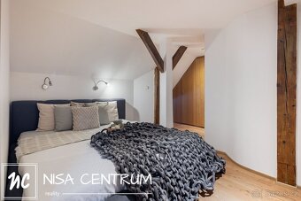 Prodej atypického podkrovního bytu 260 m² v Praze - Vinohrad - 11