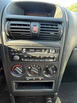 Opel Astra 1.4 16V AC HATCHBACK - 11