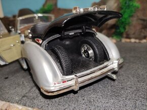 prodám model 1:18 mercedes benz 300C cabrio - 11