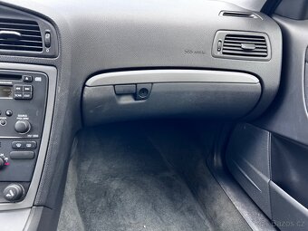 Volvo S60 2,4D 177tkm po servisu - 11