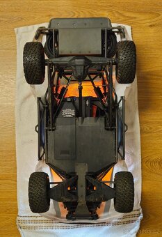 Traxxas UDR 1:8 REZERVOVÁNO DO 29.11. - 11