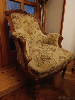 Sada starožitného nábytku - 11