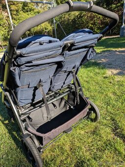 Dvojkočárek / kombinovaný kočárek / sourozenecký kočárek - 11