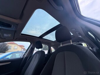 BMW 218i Automat Málo najeto - 11