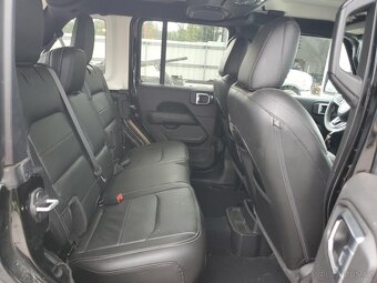 Jeep Wrangler - 11