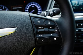 Hyundai Genesis 3.8 V6 GDi HTRAC - 11