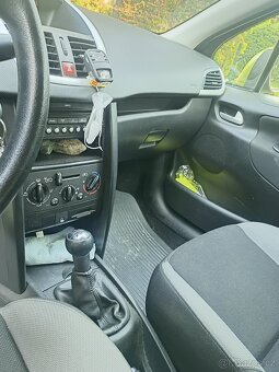 Peugeot 207 SW 1.4i 70 kW 69000Kč - 11