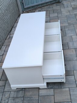 Prodám TV stolek IKEA Liatorp - 11