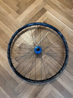 Kola na Race Face komponentech, 29 palců (černé ventilky) - 11