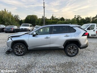 Toyota RAV 4  Rok výroby: září 2022  Stav tachometru: 80 000 - 11