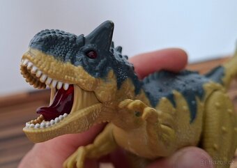 17 figurek dinosaurů - 11