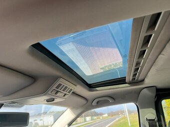 Pěkný  VW T5  Transporter  103 kw Long 2011 poctivých 275tis - 11